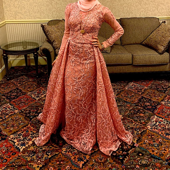 Long sleeves dress fully beaded - Picture 3 of 4